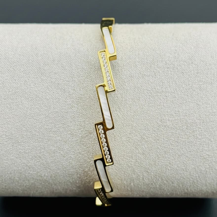 Zyler-Infini Prism Staircase